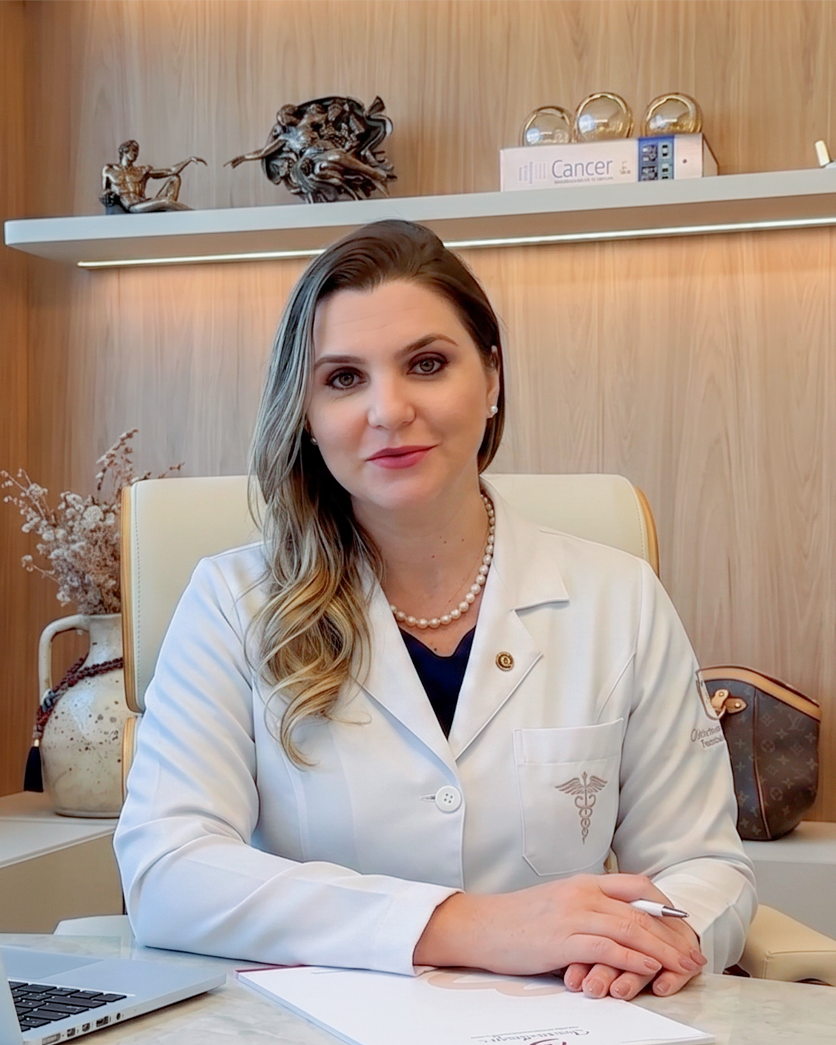 Dra. Ariane Alexandrino Dembogurski, médica da Clínica Baggio